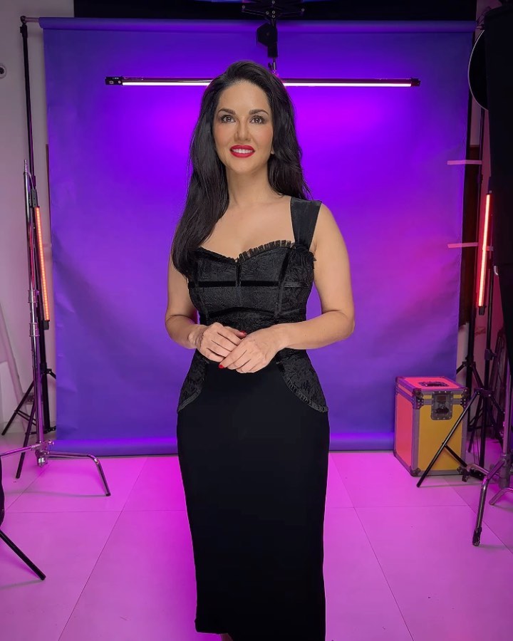 Naughty Office Girl – Sunny Leone (2023) Hindi Short Film 720p HDRip 300MB Download