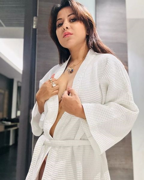 Hotel Room P02 – Tina Nandi (2023) Hindi Hot Short Film 720p HDRip 200MB Download