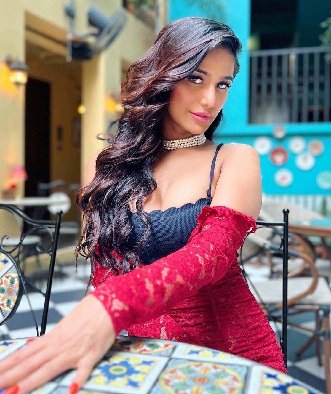 Naughty In Rain – Poonam Pandey (2024) Hindi ORG Uncut Hot Short Film 720p HDRip Download