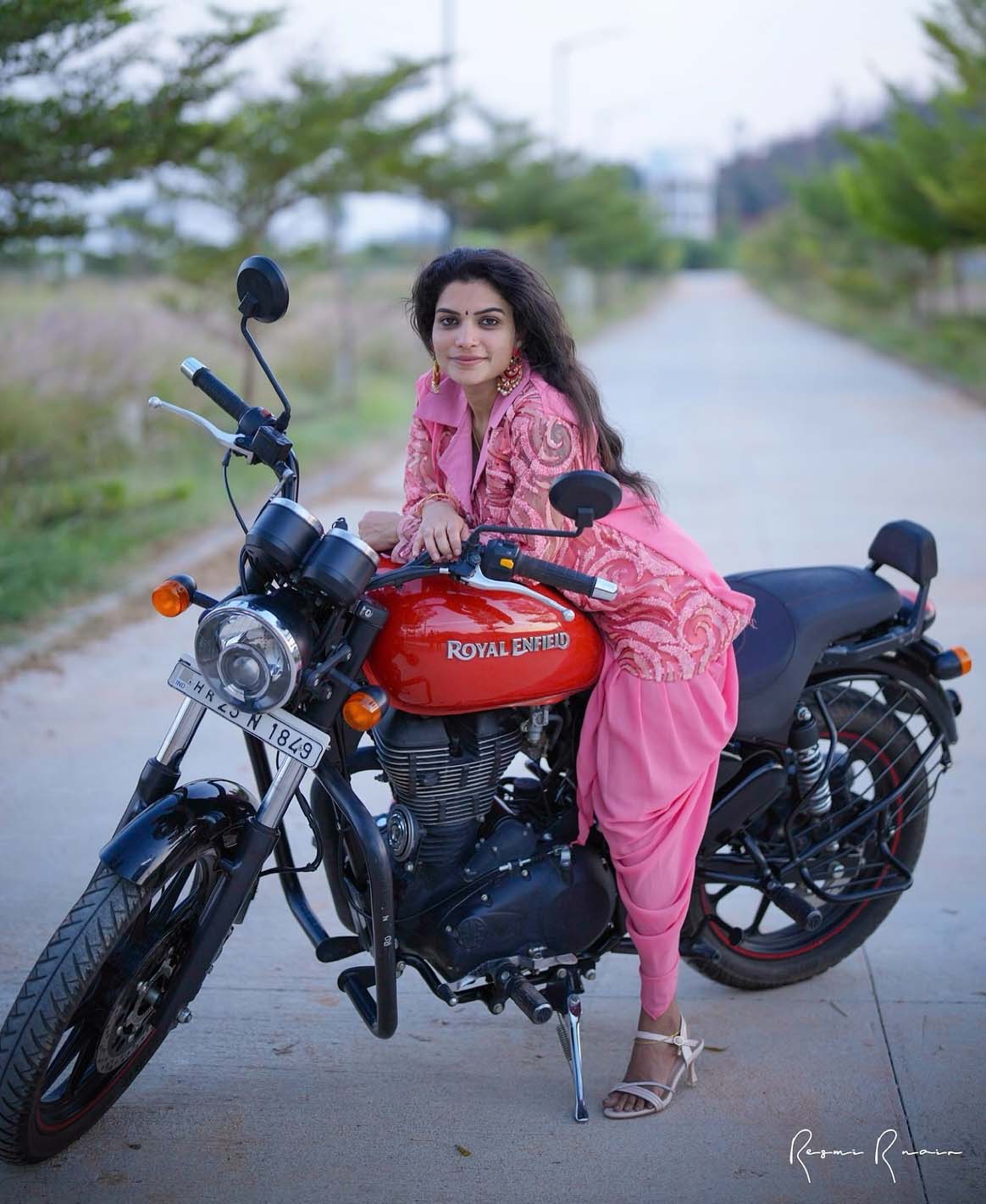 Nude On Road – Resmi Nair (2024) Hindi Uncut Hot Short Film 720p HDRip 40MB Download