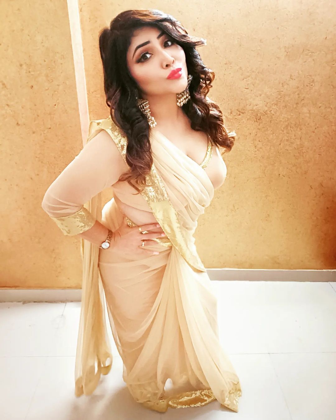 Sautela Pyaar – Rajsi Verma (2024) UNCUT Hindi Hot Short Film 720p HDRip 50MB Download