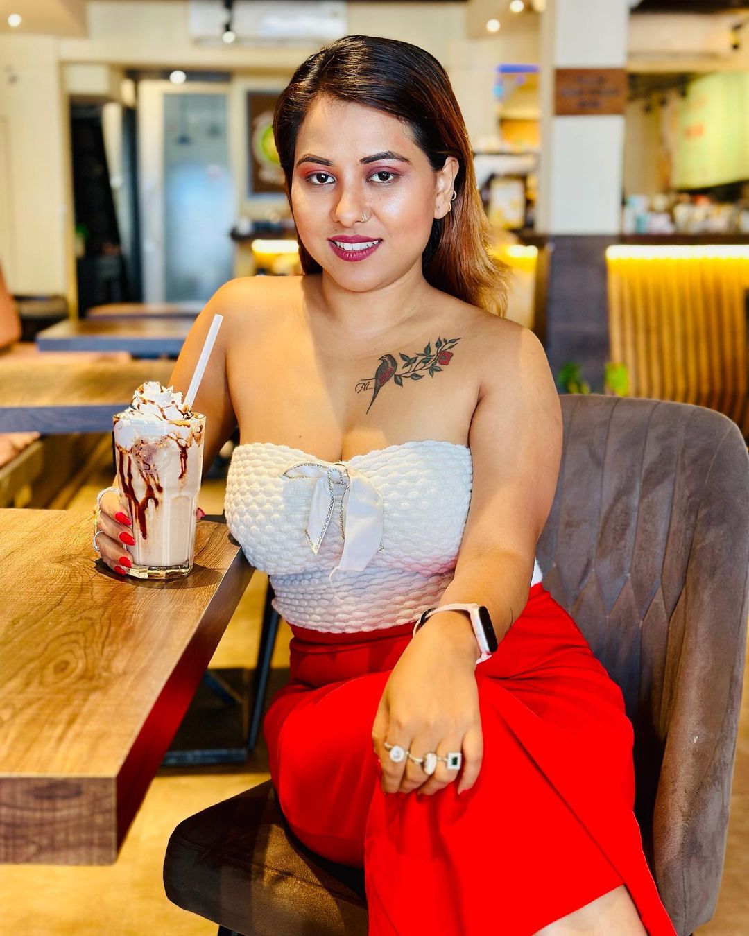 Businessman – Tina Nandy (2025) Hindi Uncut Hot Short Film 720p HDRip 150MB Download