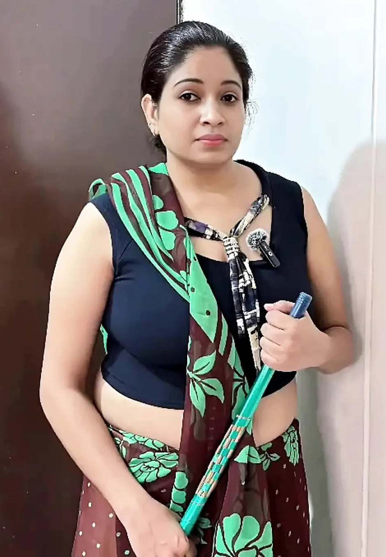 Kamwali Aunty (2025) Hindi Hot Short Film 720p HDRip 100MB Download