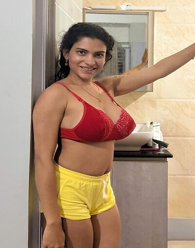 Resmi Nair Live 30 Min (2025) Hindi Hot Short Film 720p HDRip 400MB Download