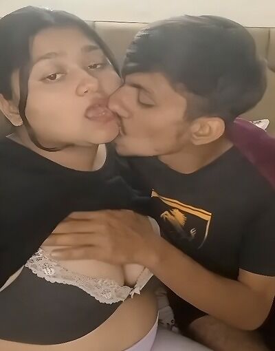 Fat Girl Couple (2025) App Conntent Hindi Short Video 720p HDRip 300MB Download